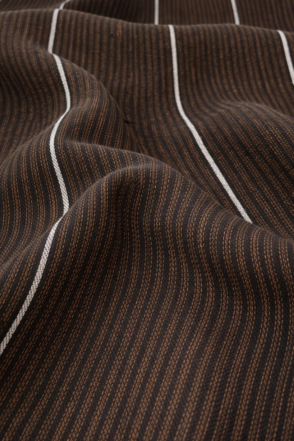100% LINEN-BLACK STRIPED